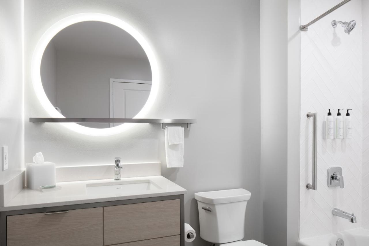 Towneplace Suites By Marriott Oshkosh Extérieur photo