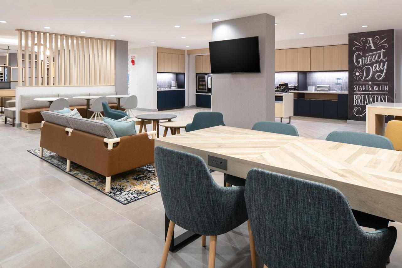 Towneplace Suites By Marriott Oshkosh Extérieur photo