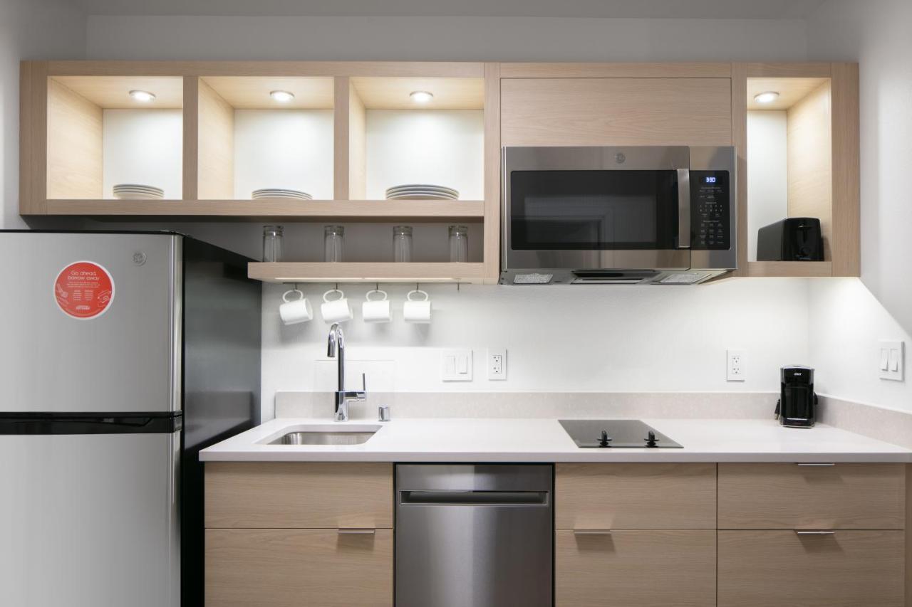 Towneplace Suites By Marriott Oshkosh Extérieur photo