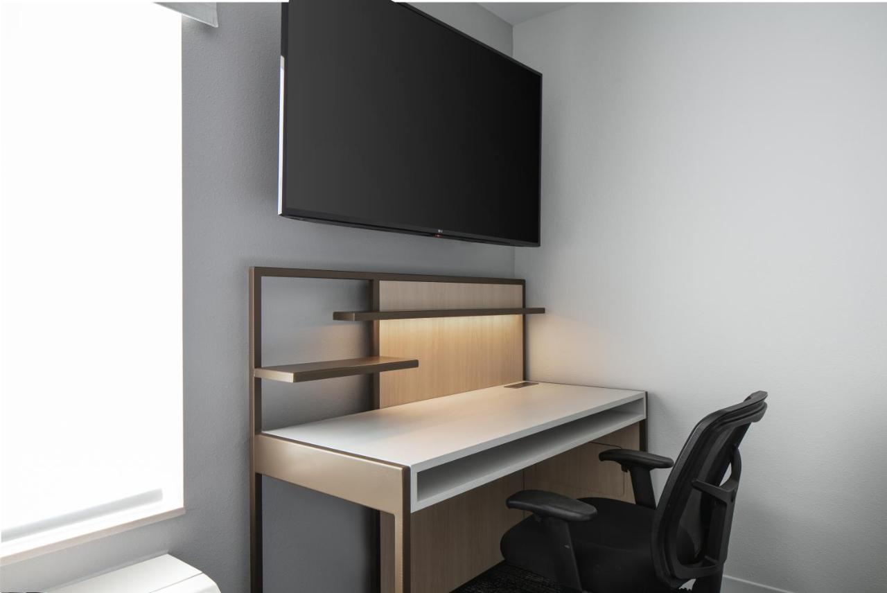Towneplace Suites By Marriott Oshkosh Extérieur photo