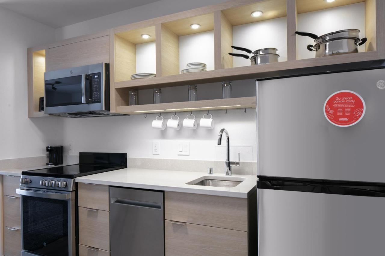 Towneplace Suites By Marriott Oshkosh Extérieur photo